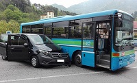 lo scontro fra il pullman e la mercedes